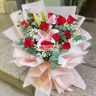 铜陵11朵红玫瑰百合，全世界里只有一个你